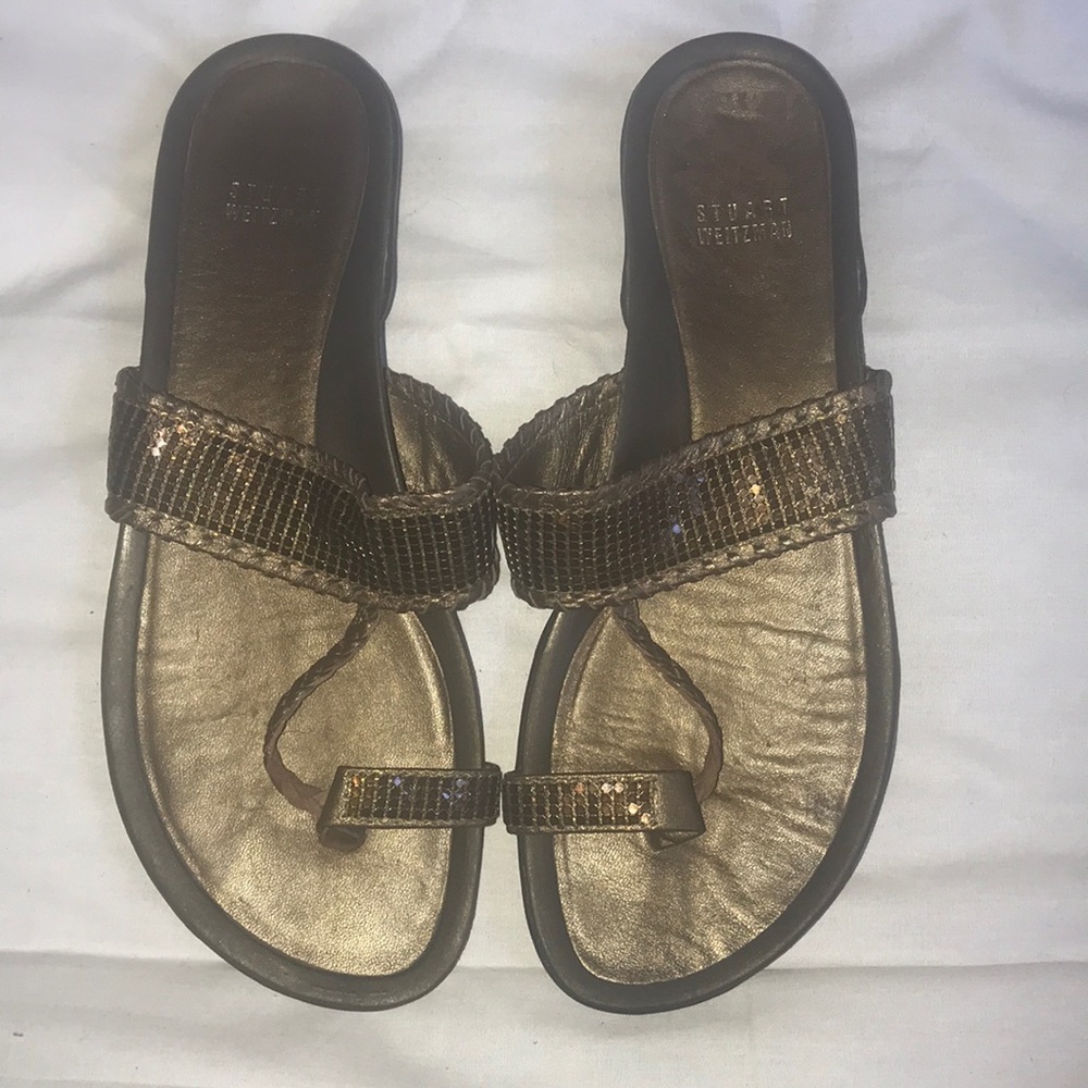 STUART WEITZMAN METALLIC THONG SANDALS